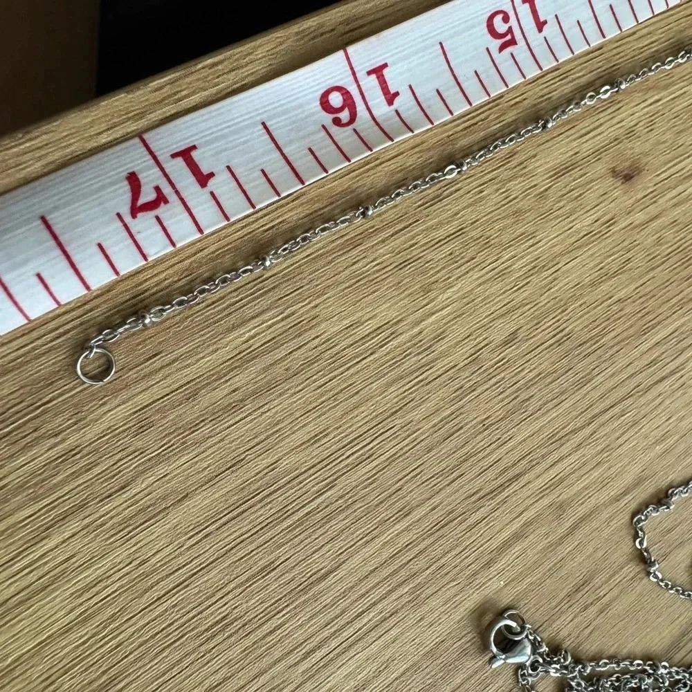 Edgy Butterfly pensante Necklace - Picture 8 of 8